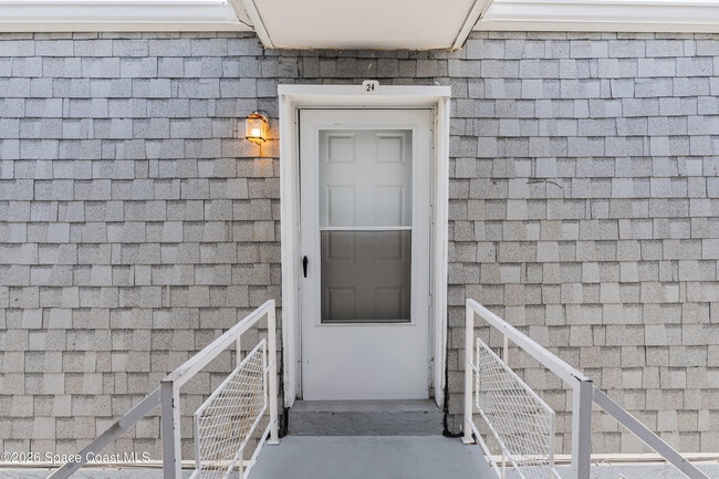 Building Photo - 390 W Cocoa Beach Causeway