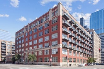 Building Photo - 333 S Desplaines St