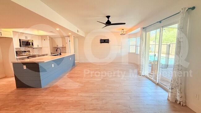 Building Photo - 652 W Strahan Dr