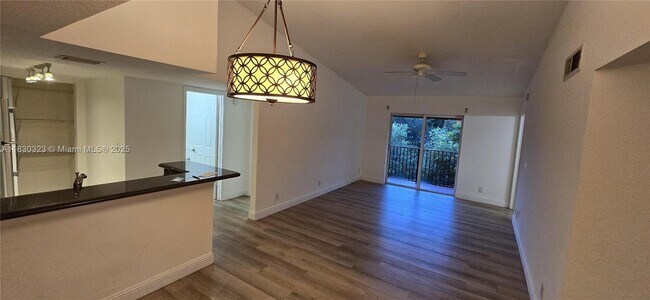 Foto del edificio - 10781 Cleary Blvd