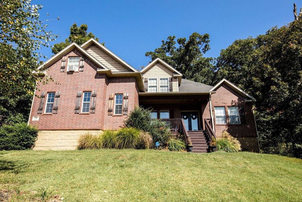 Primary Photo - 5 br, 2.5 bath House - 792 Foothills Drive