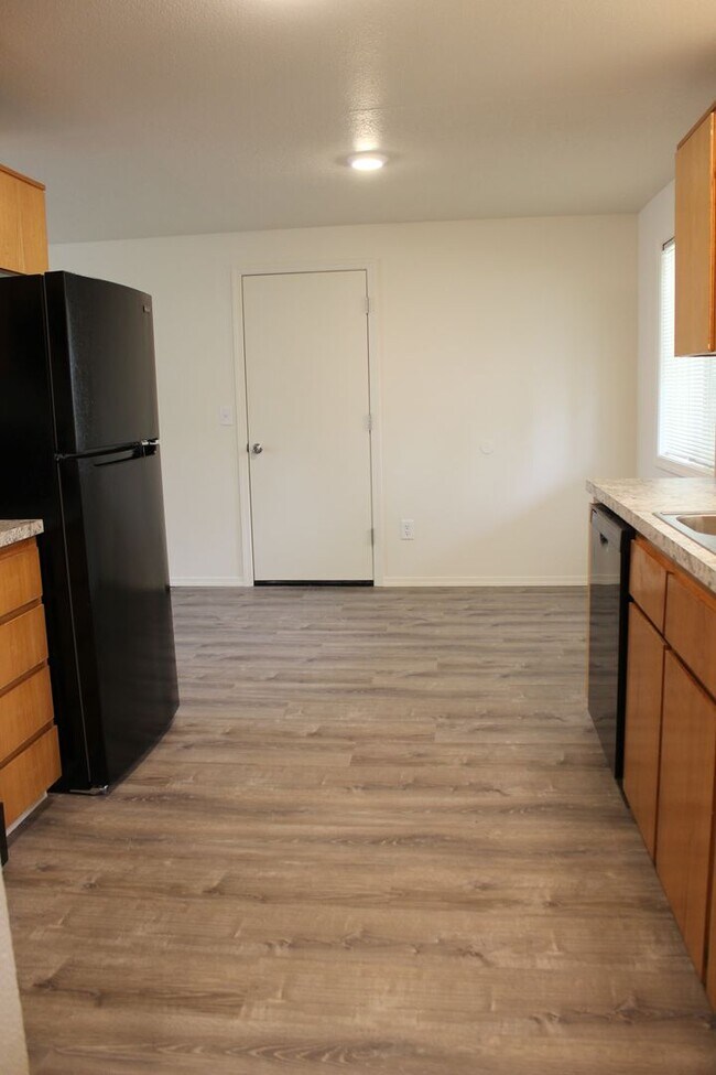 Building Photo - 3 bed single level home in SE Hillsboro