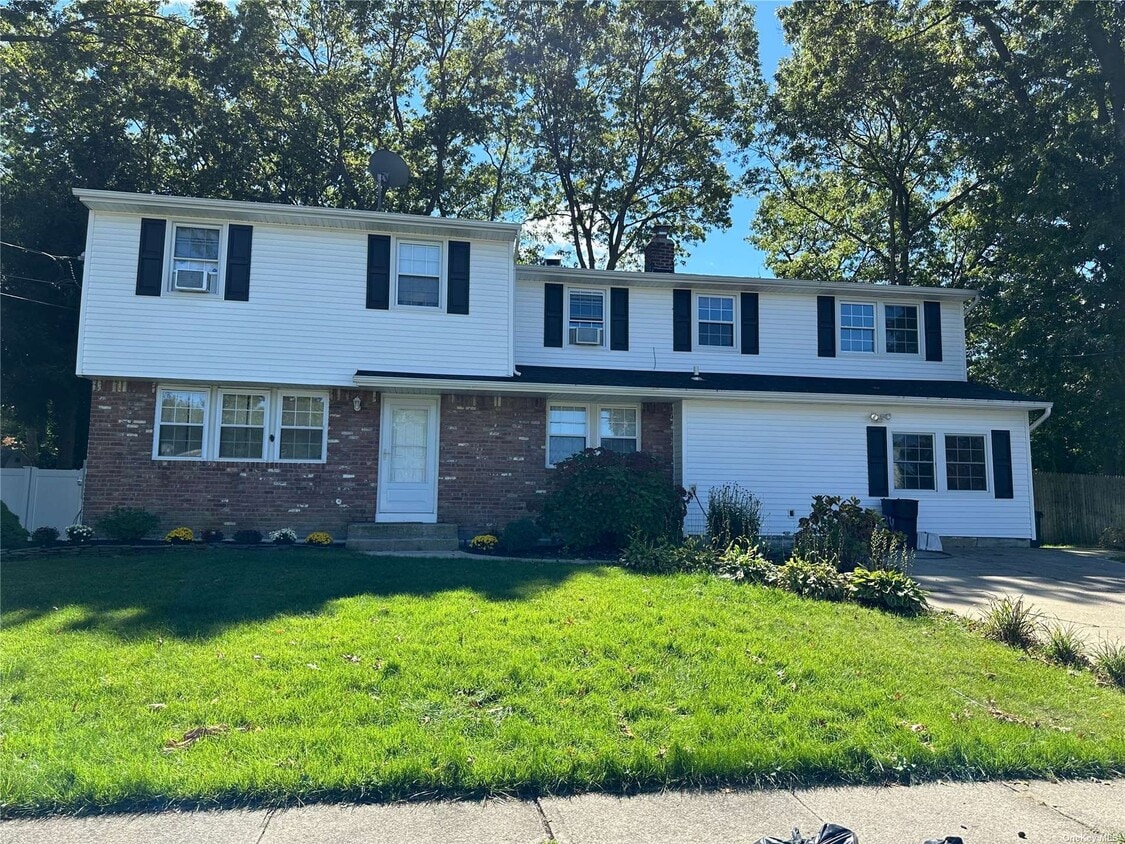 34 Lebrun St, Port Jefferson Station, NY 11776 House Rental in Port