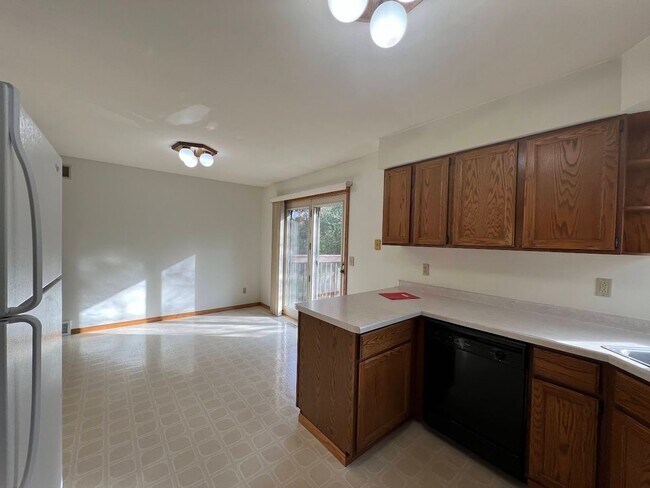 Building Photo - Lacy Road Duplex