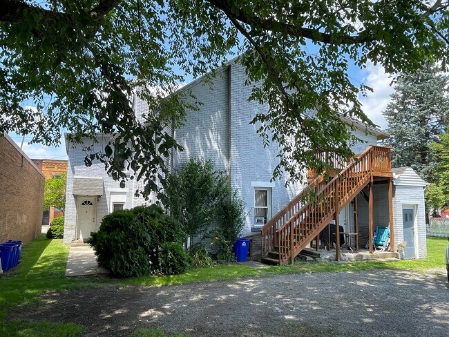 Building Photo - 210 North Liberty Street, Unit 3