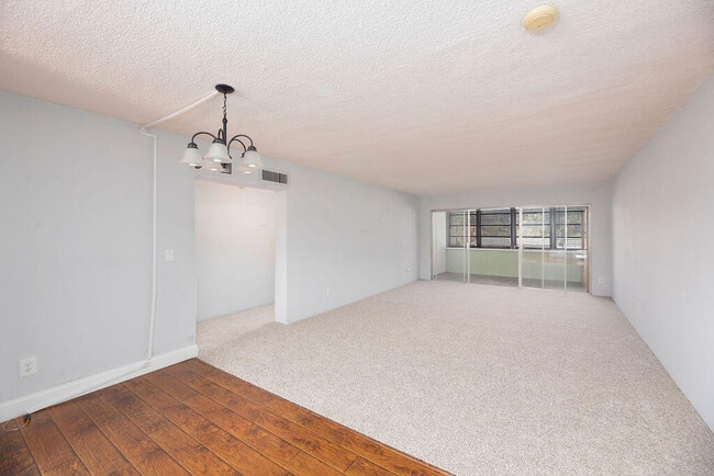 Building Photo - 1212 NE 14th Ct