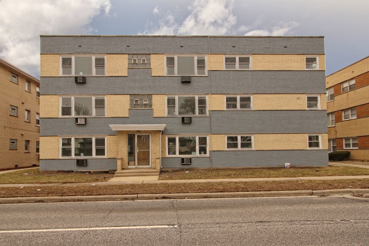 10114 S Pulaski Rd, Oak Lawn, IL 60453 Apartments in Oak Lawn, IL