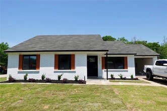 Building Photo - 5917 Maiden Ln