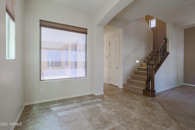 Foto del edificio - 807 W Village Pkwy