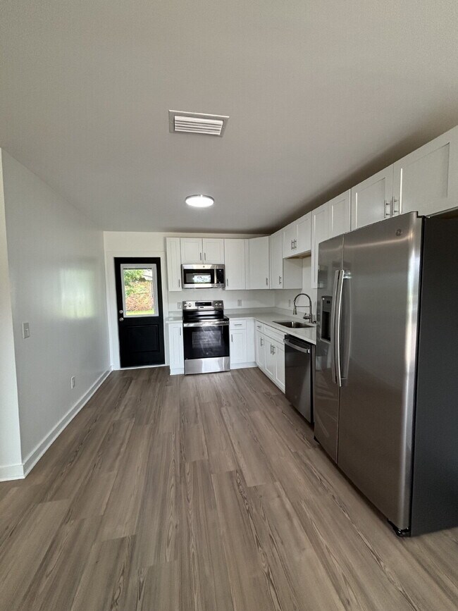 Foto del edificio - "Charming 2-Bed Oasis in Lynn Haven – Cozy...