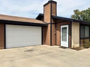 Building Photo - 941 W Atkins Ave