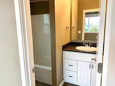 Building Photo - 2633 12th St SE