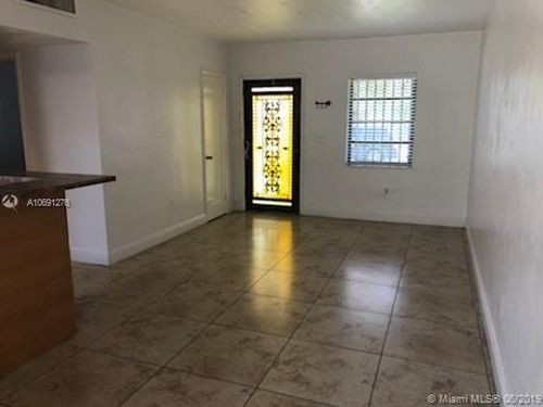 Foto del edificio - 775 E 8th St