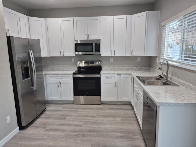 Kitchen - 1825 Meadowbrook Pky
