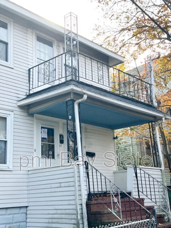 Building Photo - 37 Brainard St