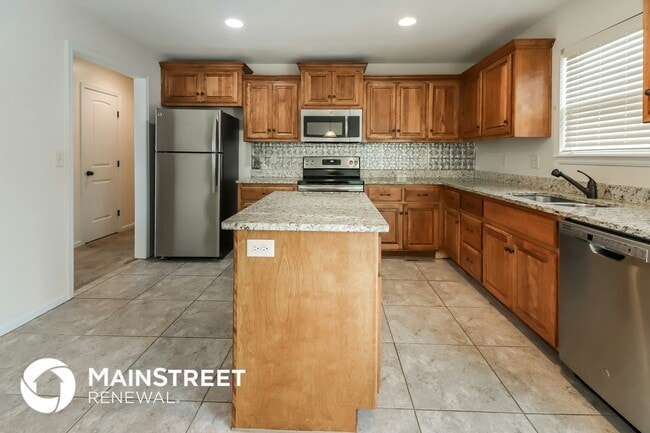 Building Photo - 421 Sunflower Dr