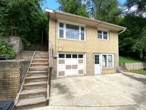 Building Photo - 909 Meadow Ave