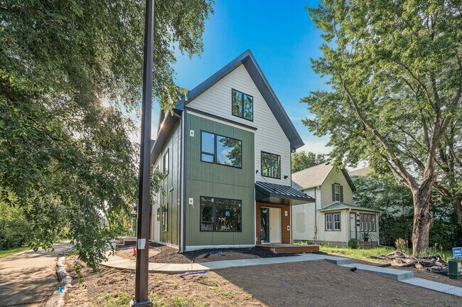 Foto del edificio - 1733 3rd St NE