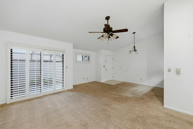 Building Photo - 3031 SE 5th Terrace