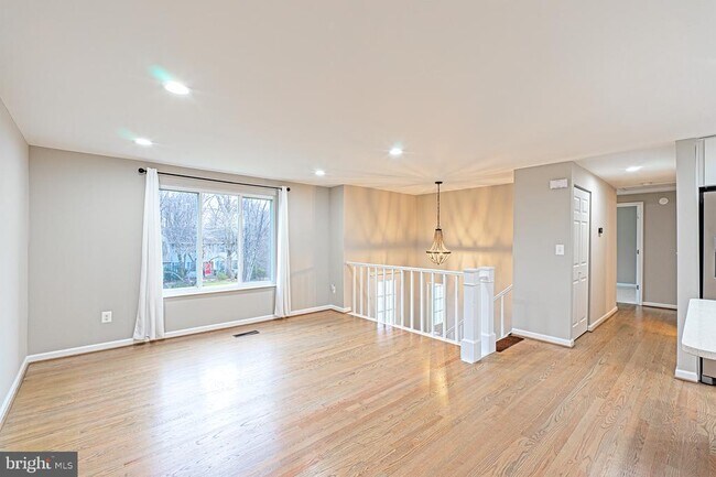 Foto del edificio - 9705 Locust Hill Dr