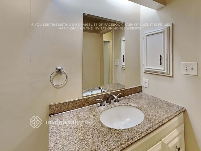 Foto del edificio - 16511 Forest Bend Ave