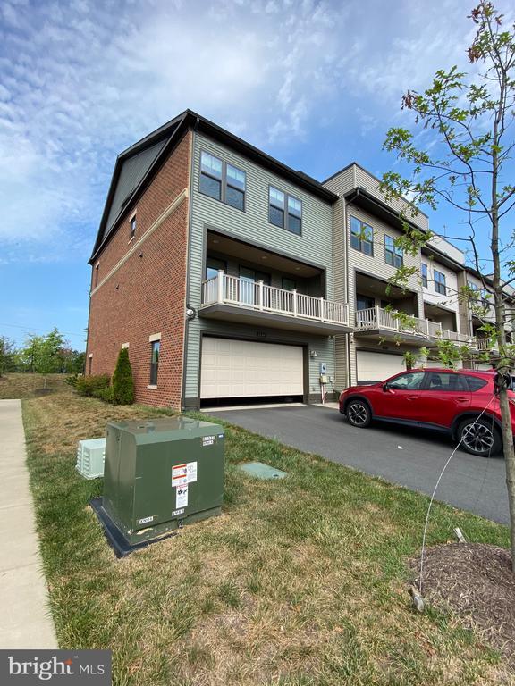 Building Photo - 22367 TrailView Crossing Terrace