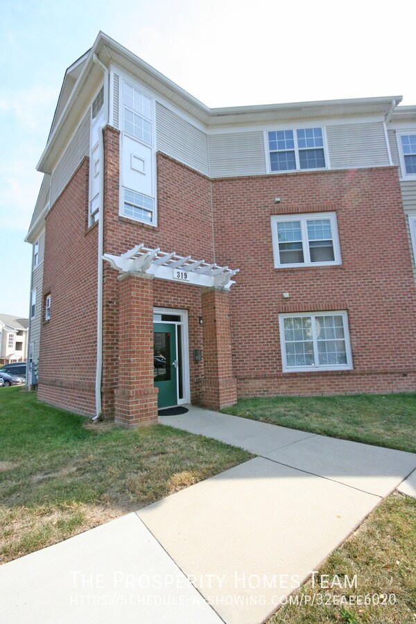 Building Photo - Close to everything condo in Odenton with ...