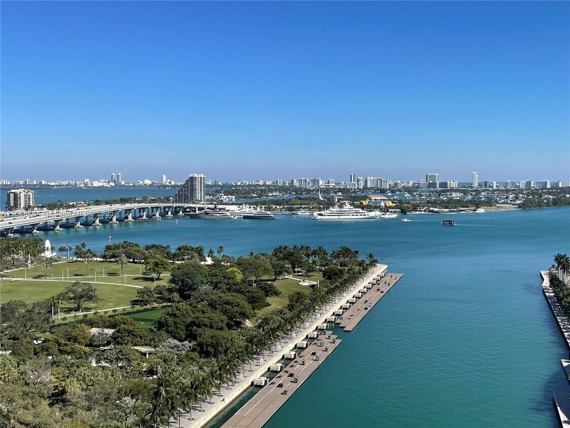 Foto principal - 888 Biscayne Blvd