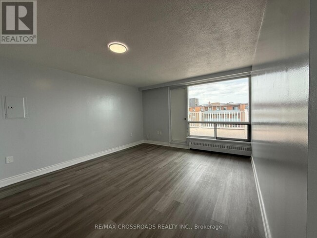 Building Photo - 363 Lakeshore Rd E