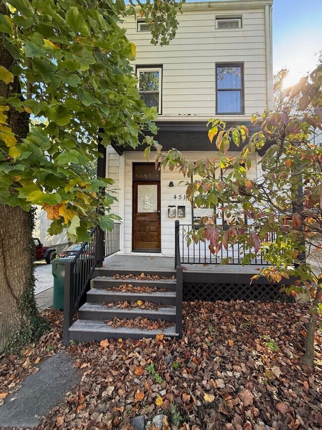 Foto del edificio - 451 Warner St