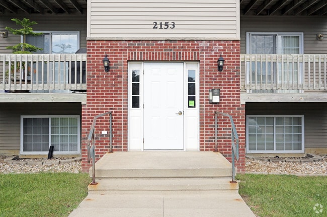 Building Photo - Cypress Pointe