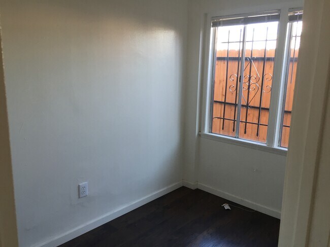 Foto del edificio - 7404 S Western Ave