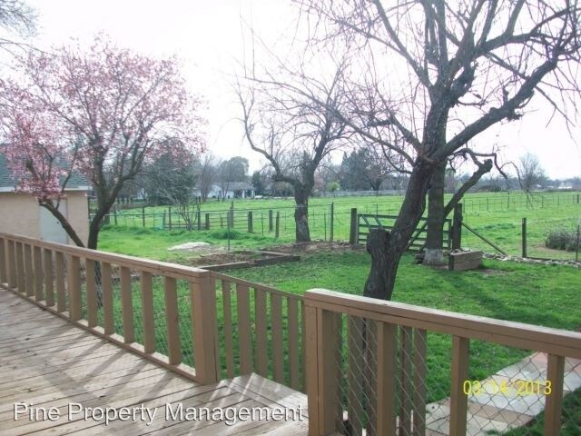Foto del edificio - 6656 Churn Creek Rd