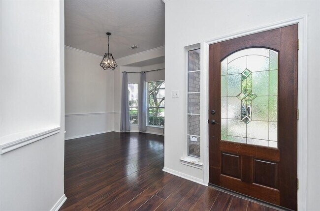 Foto del edificio - 5822 Windy Knoll Ln