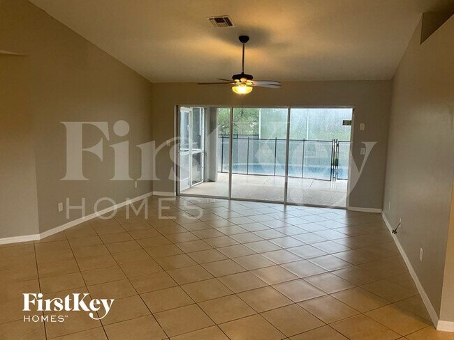 Building Photo - 2725 NE 20th Pl