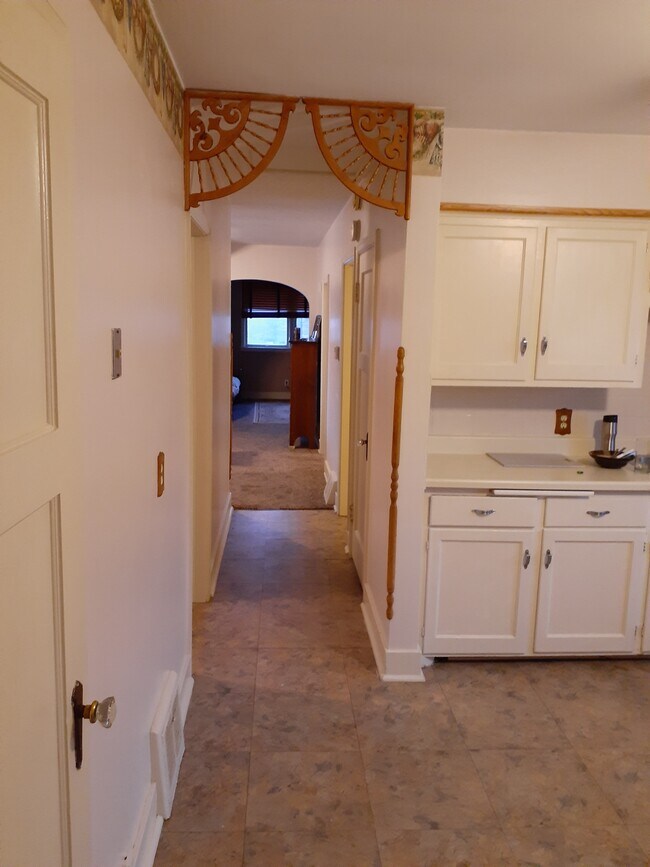 LG. Kitchen. Appliances included . - 5323 W National Ave