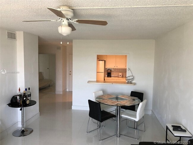 Foto del edificio - 16851 NE 23rd Ave