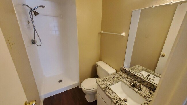 Building Photo - Spacious 2 bedroom condo for a great price!