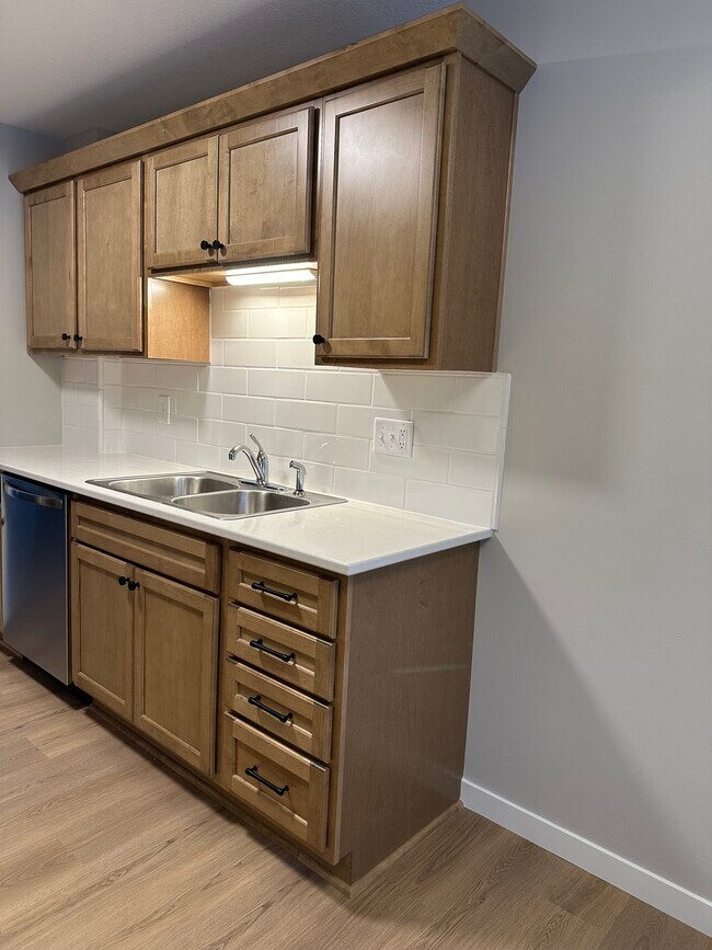 Almacenamiento sin fin - 605 N Grove St