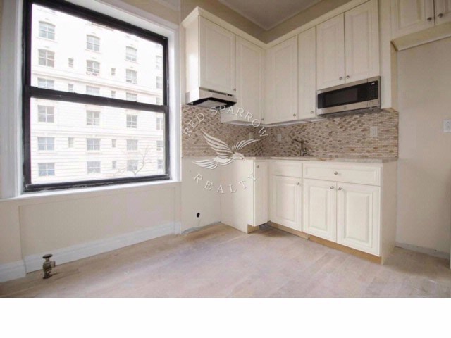 Foto del edificio - 2350 Broadway
