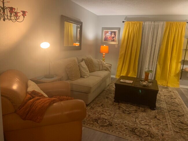 Building Photo - 2495 Country Club Dr