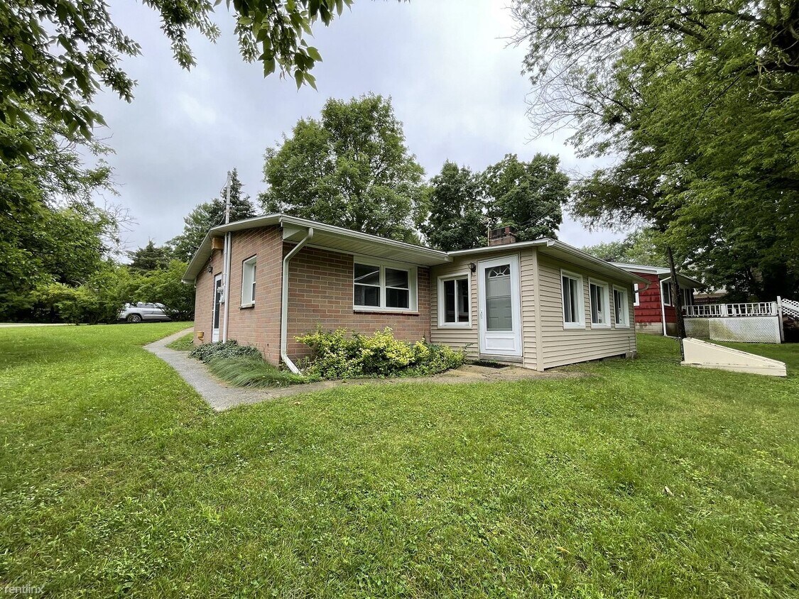 Primary Photo - 2 br, 1 bath House - 102 White Lake Dr