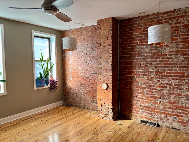 Building Photo - 1509 N Lawrence St