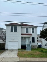 Building Photo - 1420 W Ocean View Ave