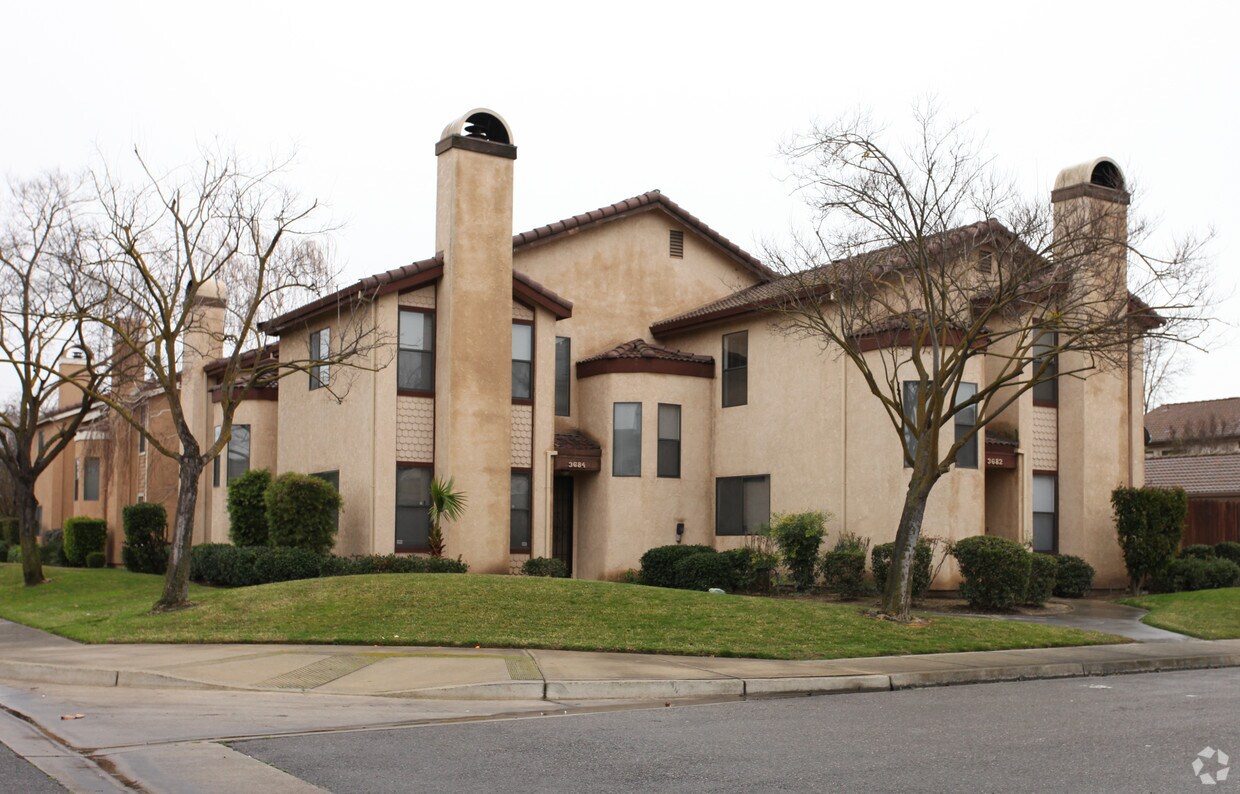 Primary Photo - 3682 La Mancha Pl