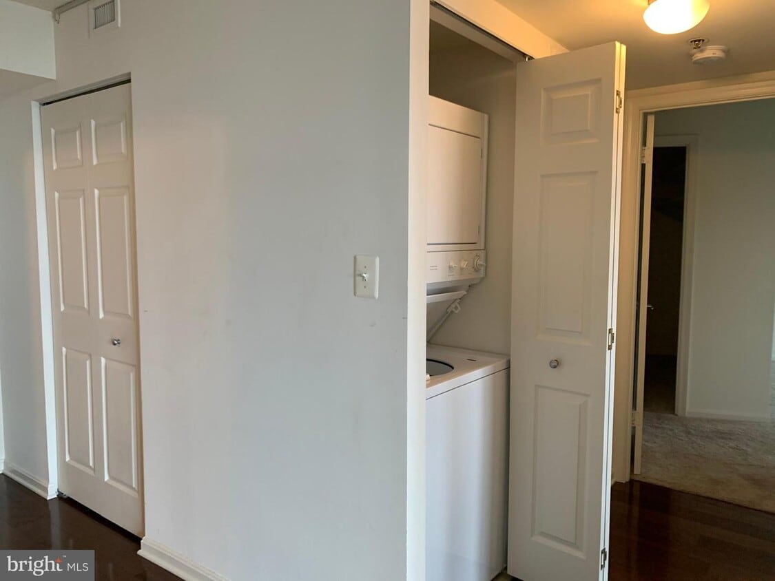 Primary Photo - 10101 Grosvenor Pl