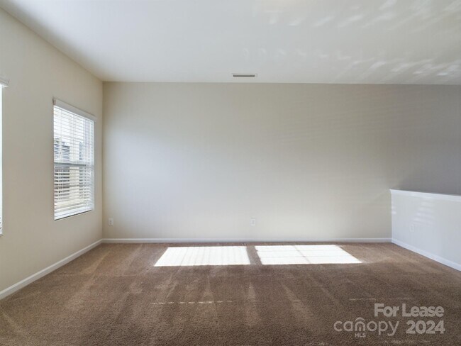 Building Photo - 12708 Persimmon Tree Dr