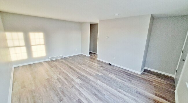 Foto del edificio - 400-404 Moul Avenue