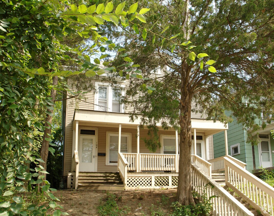 Building Photo - 102-104 W Maynard Ave
