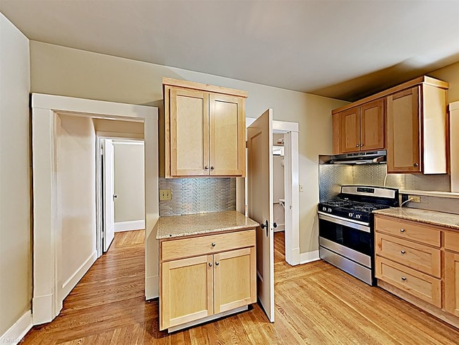 Building Photo - 1 br, 1 bath  - 3435 J St Apt 4